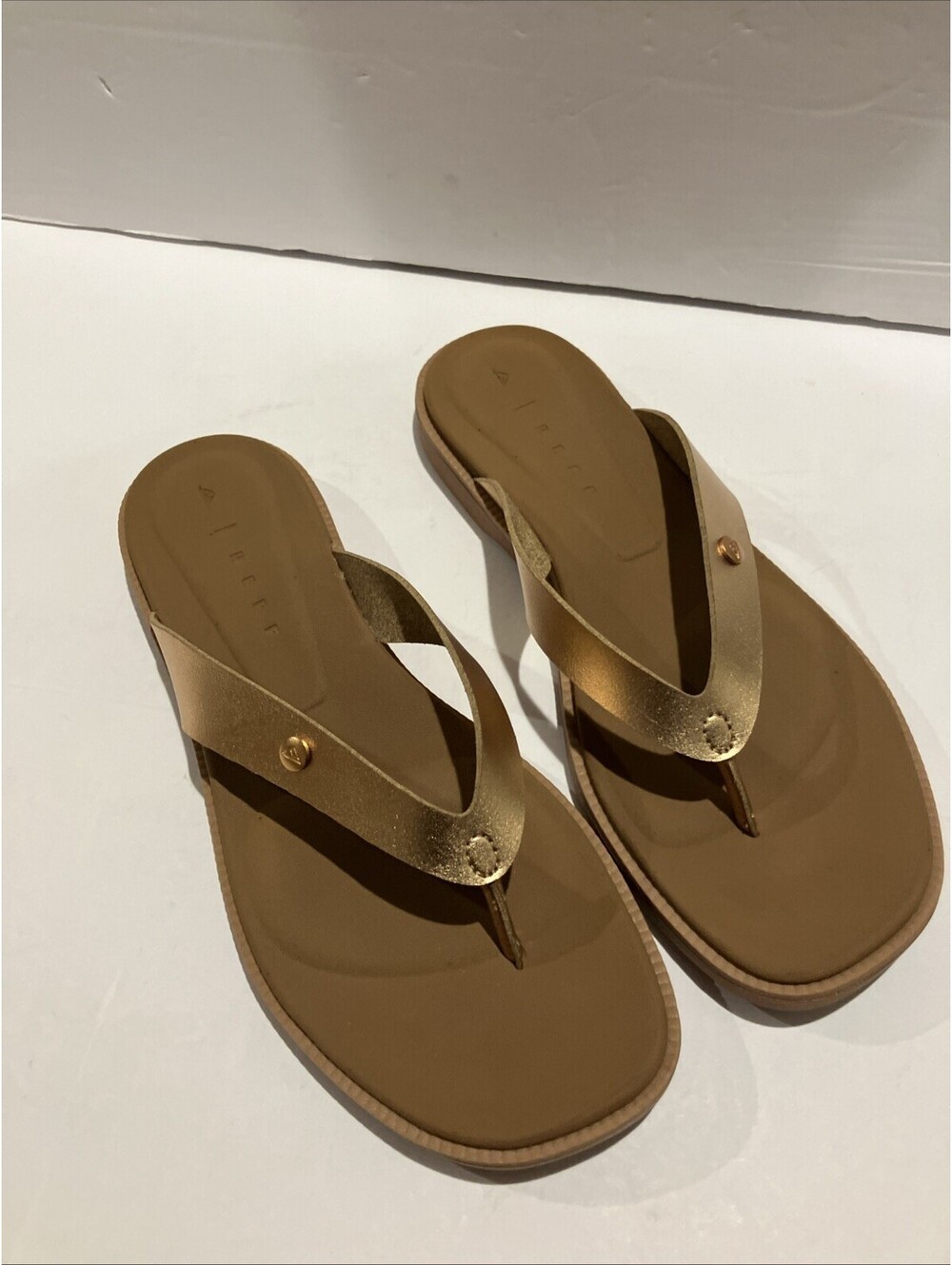 Reef Women’s Brown Leather Thong Slip-On Flat Sandals  Rubber Sole Size 10 NEW